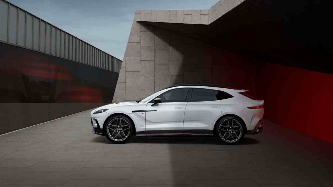 Aston Martin'in Yeni SUV Modeli: DBX S Tanıtıldı