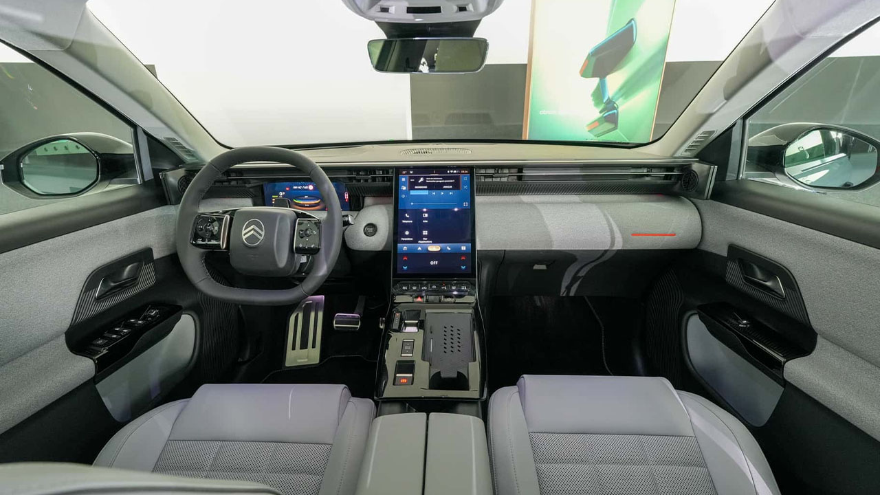 Meral Erden: Citroen'in Yenilenen C5 Aircross'u Türkiye'de Tanıtıldı 2 İç Mekan ve Teknolojik Yenilikler