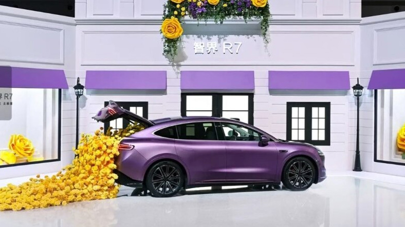 Meral Erden: Huawei ve Chery'nin Yeni Luxeed R7 Versiyonları Tanıtıldı 2 Yüksek Menzil Değerleri ve Teknolojik Özellikler