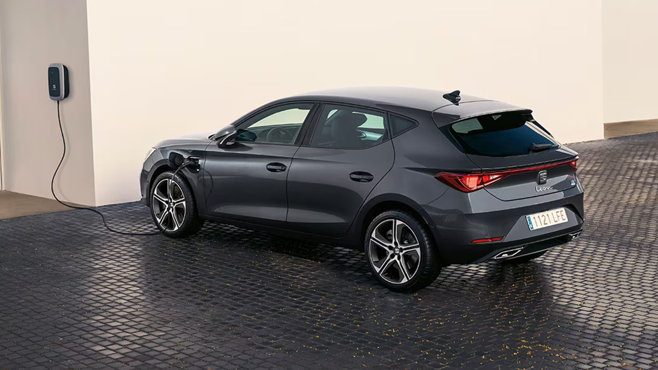 Seat Leon'un Yeni Hibrit Versiyonu Türkiye'de Satışta!