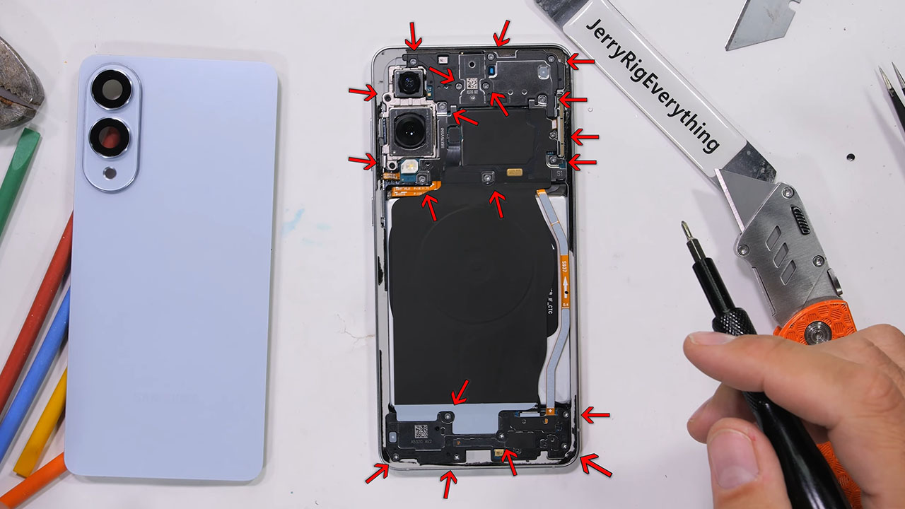 İnanç Can Çekmez: Samsung Galaxy S25 Edge'in İç Yapısı ve Parçalarına Ayrılması 1 Samsung Galaxy S25 Edge'in İç Tasarımı ve Parçalarına Ayrılması