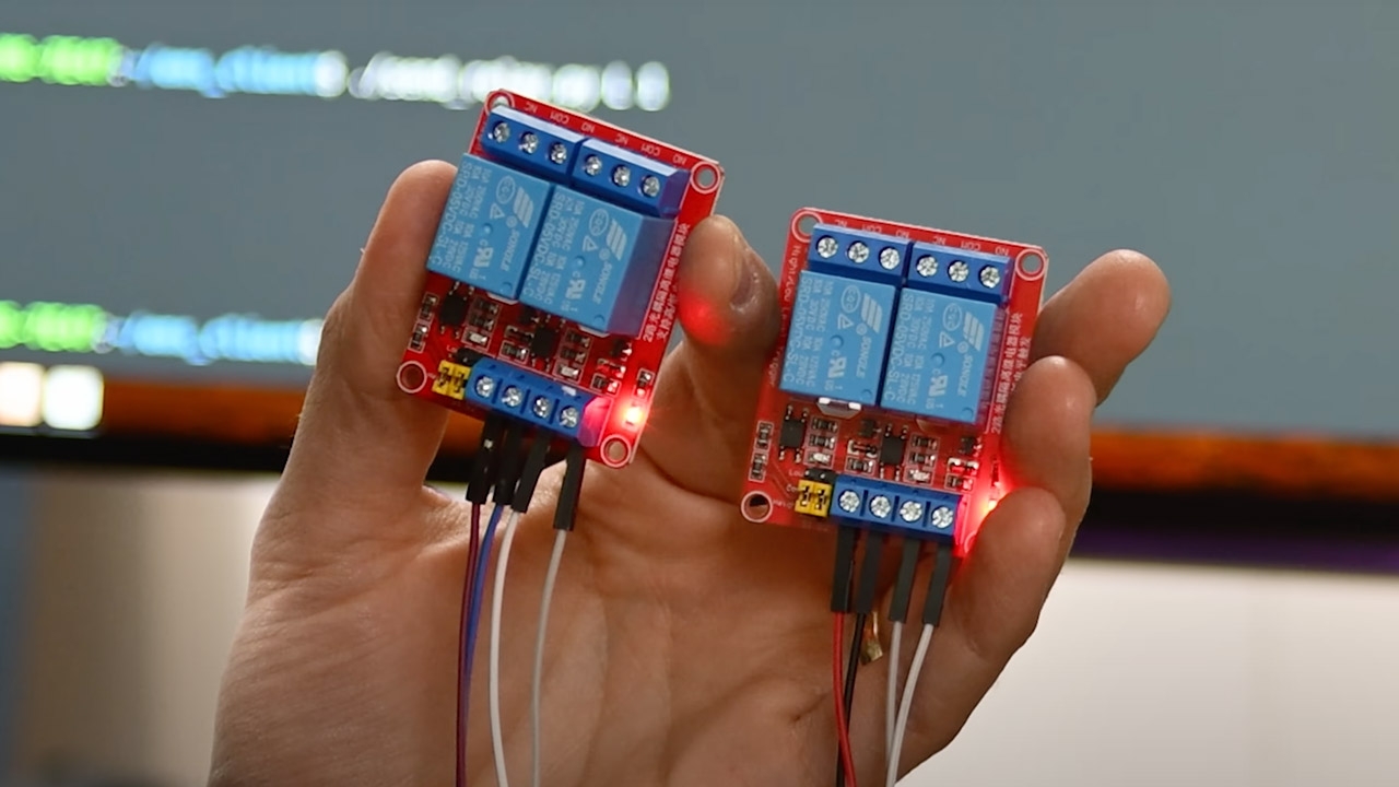 Akılalmaz Aimbot'lara Bir Yenisi Eklendi: Bir YouTuber, Doğrudan Kaslarını Tetikleyip Ateş Etmesini Sağlayan Bir Yazılım Geliştirdi! [Video]