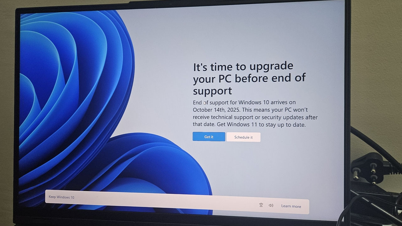 Windows 10 Desteği Bitecek: Microsoft, Windows 11’e Zorunlu Geçişi Tam Ekran Reklamıyla Duyuruyor