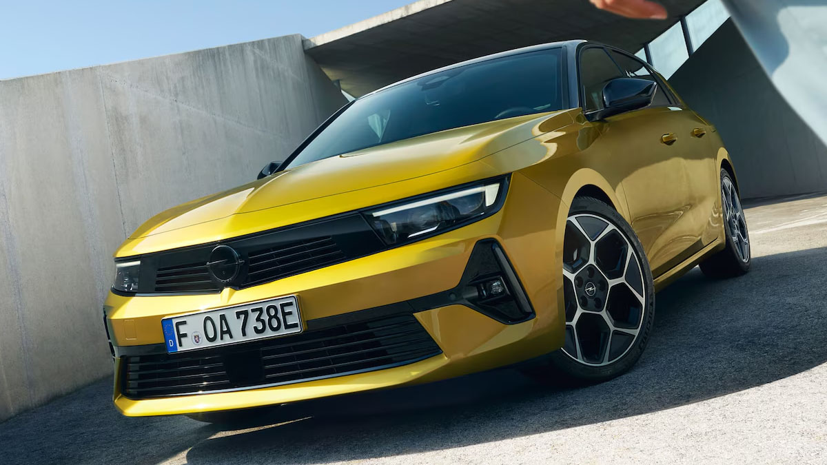 2025 Opel Astra: Tasarım, Teknoloji ve Pratiklikte Dengeli Bir Seçenek