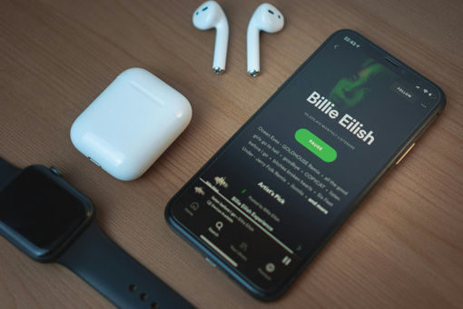 Spotify, kullanıcılarına yeni kurallar kapsamında yaş doğrulaması yapmalarını istiyor