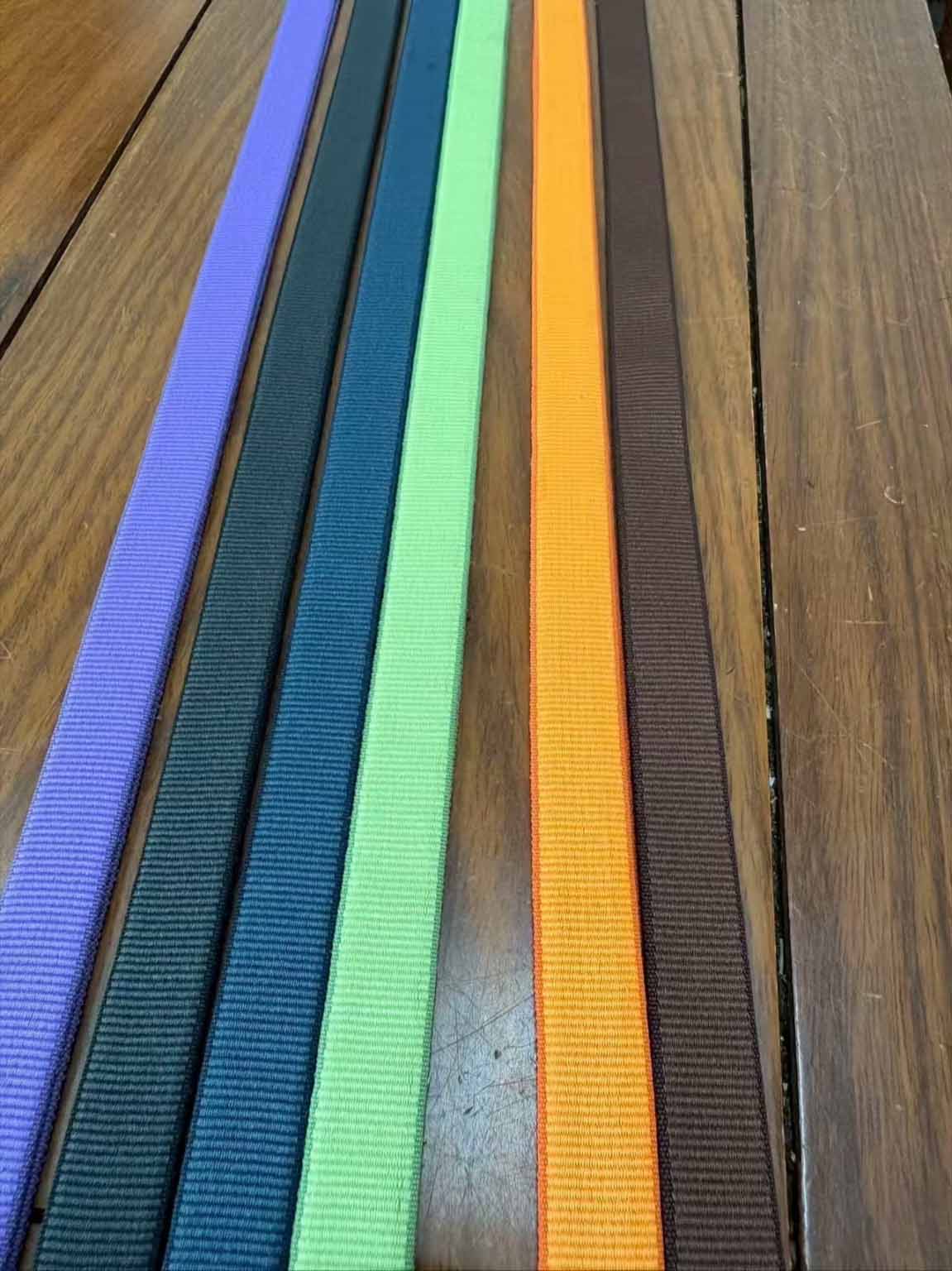 Apple, iPhone 17 için Kordonları Kendisi Satacak: Manyetik Tutuculu ve İki Dokuma Malzemeli Aksesuarlar