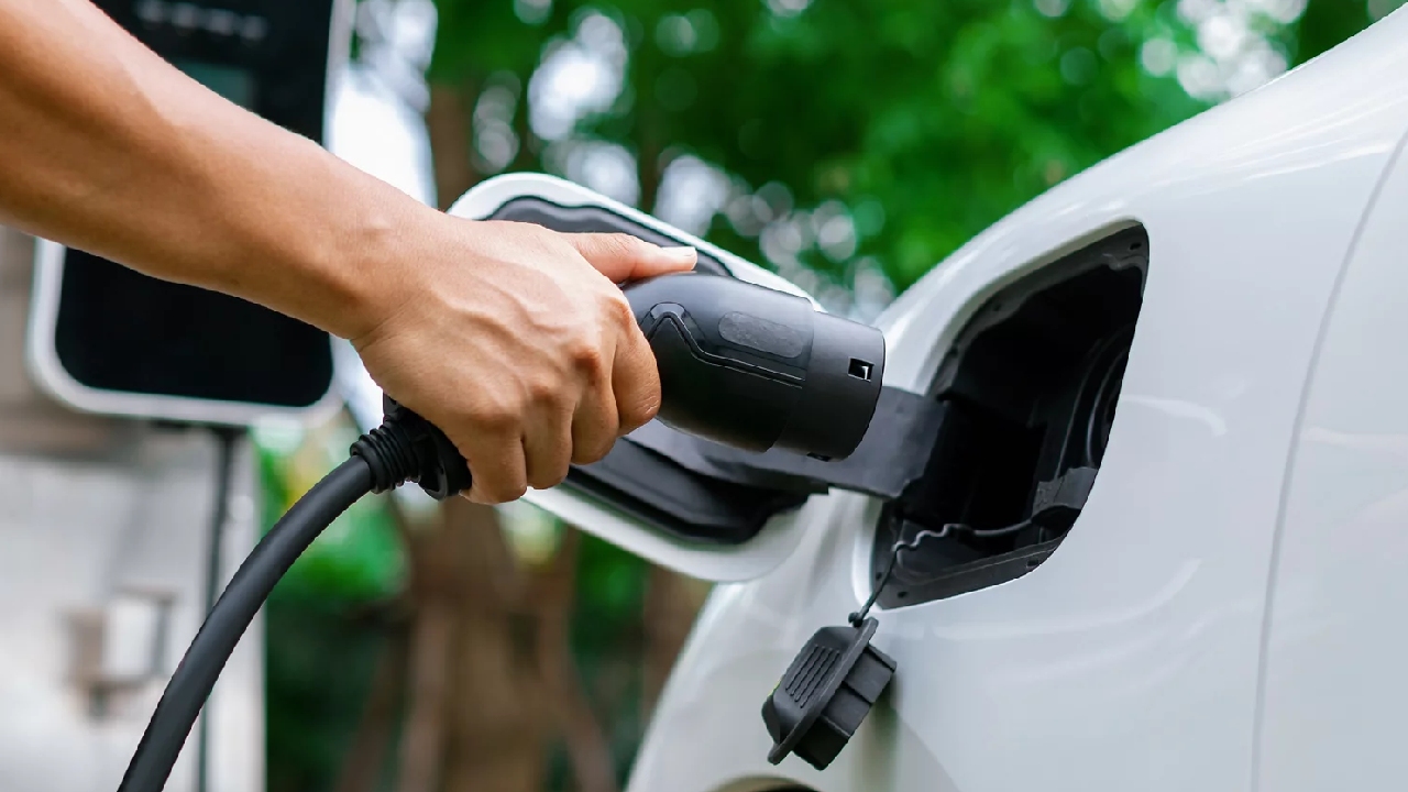 EPDK, Fiyatları Doğru Paylaşmayan Elektrikli Araç Şarj Şirketlerine Milyonlarca TL Ceza Verdi