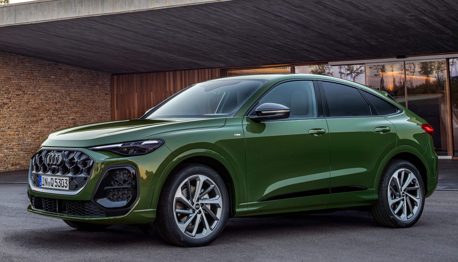 Ulaş Utku Bozdoğan: Her Detaylıyla Büyüleyen Yeni Audi Q5 Türkiye'de Satışa Sunuldu: İşte Fiyatları 2 Audi Q5 SUV’un detayları