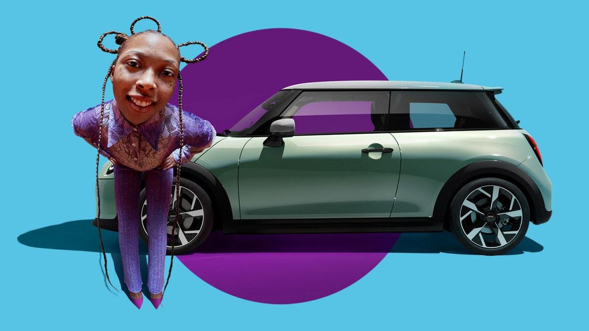 Cooper 3 Kapı - Aralık 2025
Mini Cooper 3 Kapı, genç sürücüler için dinamik bir alternatif olup, 1.5L 156 HP benzinli motorla temel sürüm sunarken 2.0L 204 HP ve 2.0L 231 HP motor seçenekleriyle de performans odaklı versiyonlar barındırıyor. Tasarımın ikonik yapısını koruyan bu model, küçük fakat etkileyici bir boyuta sahip.

  Motor-Yakıt: 1.5L 156 HP, Benzinli
  Donanım-Şanzıman: Favoured, Otomatik
  Fiyat: 3.115.200 TL


  Motor-Yakıt: 1.5L 156 HP, Benzinli
  Donanım-Şanzıman: John Cooper Works, Otomatik
  Fiyat: 3.355.500 TL


  Motor-Yakıt: 2.0L 204 HP, Benzinli
  Donanım-Şanzıman: John Cooper Works, Otomatik (S)
  Fiyat: 4.863.300 TL


  Motor-Yakıt: 2.0L 231 HP, Benzinli
  Donanım-Şanzıman: John Cooper Works, Otomatik (S)
  Fiyat: 5.515.600 TL


Cooper 5 Kapı fiyatları - Aralık 2025 için tek bir motor seçeneğiyle sunulan modele dair bilgiler şu şekilde: 1.5L 156 HP Benzinli motor, Favoured Veya Otomatik şanzıman ile 2.978.800 TL olarak listelenmiştir.

Countryman ise Türkiye’nin en çok satan MINI modellerinden biri olarak hibrit, benzinli ve elektrikli seçeneklerle karşımıza çıkıyor. Başlangıç seviyesi yaklaşık 3 milyon TL olan Countryman, geniş iç hacmi ve çeşitli drivetrains ile dikkat çekiyor.

Yeni Cooper Cabrio ve Cabrio Versiyonları