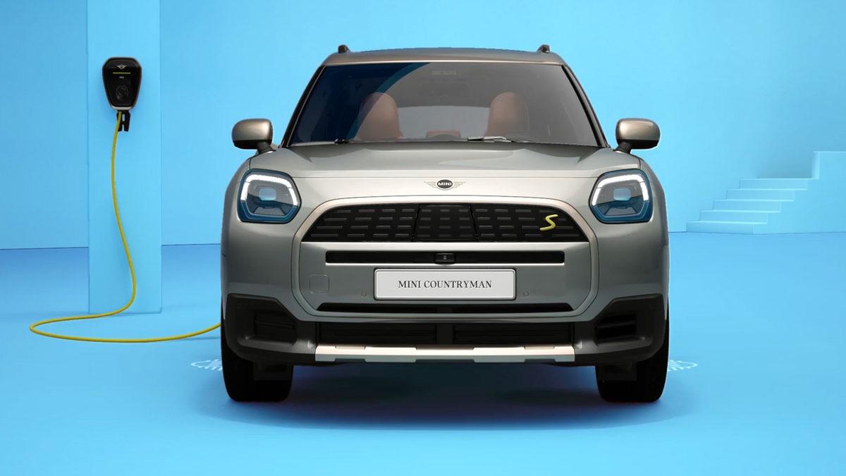 Cooper 3 Kapı - Aralık 2025
Mini Cooper 3 Kapı, genç sürücüler için dinamik bir alternatif olup, 1.5L 156 HP benzinli motorla temel sürüm sunarken 2.0L 204 HP ve 2.0L 231 HP motor seçenekleriyle de performans odaklı versiyonlar barındırıyor. Tasarımın ikonik yapısını koruyan bu model, küçük fakat etkileyici bir boyuta sahip.

  Motor-Yakıt: 1.5L 156 HP, Benzinli
  Donanım-Şanzıman: Favoured, Otomatik
  Fiyat: 3.115.200 TL


  Motor-Yakıt: 1.5L 156 HP, Benzinli
  Donanım-Şanzıman: John Cooper Works, Otomatik
  Fiyat: 3.355.500 TL


  Motor-Yakıt: 2.0L 204 HP, Benzinli
  Donanım-Şanzıman: John Cooper Works, Otomatik (S)
  Fiyat: 4.863.300 TL


  Motor-Yakıt: 2.0L 231 HP, Benzinli
  Donanım-Şanzıman: John Cooper Works, Otomatik (S)
  Fiyat: 5.515.600 TL


Cooper 5 Kapı fiyatları - Aralık 2025 için tek bir motor seçeneğiyle sunulan modele dair bilgiler şu şekilde: 1.5L 156 HP Benzinli motor, Favoured Veya Otomatik şanzıman ile 2.978.800 TL olarak listelenmiştir.

Countryman ise Türkiye’nin en çok satan MINI modellerinden biri olarak hibrit, benzinli ve elektrikli seçeneklerle karşımıza çıkıyor. Başlangıç seviyesi yaklaşık 3 milyon TL olan Countryman, geniş iç hacmi ve çeşitli drivetrains ile dikkat çekiyor.

Yeni Cooper Cabrio ve Cabrio Versiyonları