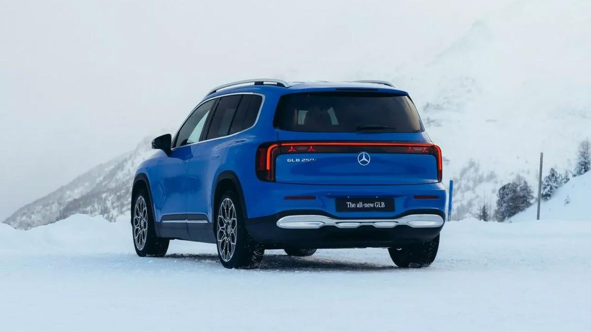 2026 Mercedes-Benz GLB: Elektrikli SUV'da Yeni Nesil Tasarım ve Menzil Detayları