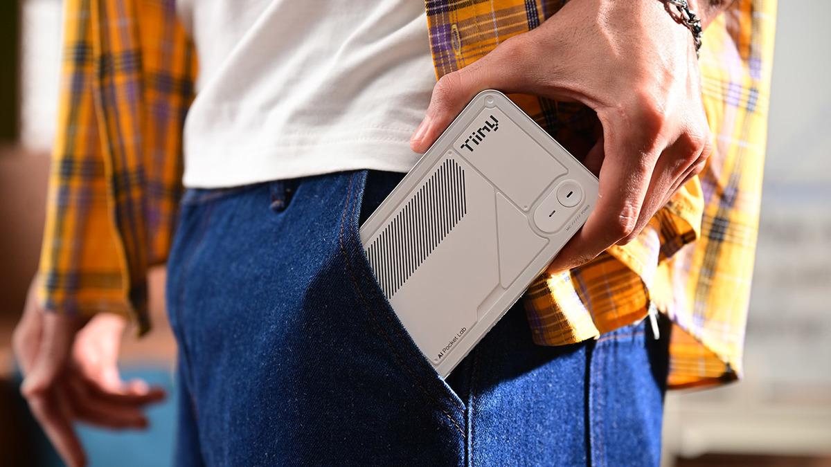 Meral Erden: Cep Boyutunda Yapay Zeka Gücü: Tiiny AI Pocket Lab’in Çevrimdışı Yeteneği 2 Cep Boyutunda Yapay Zeka Gücü: Tiiny AI Pocket Lab’in Çevrimdışı Yeteneği