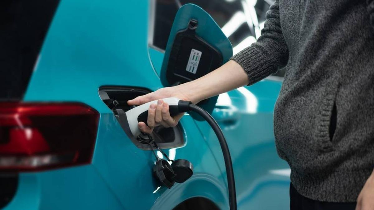 Meral Erden: Elektrikli Araç Şarj Ağı Yönetmelik Taslağı: Şarj Noktası, Ödeme ve Şeffaflık Kuralları Yeniden Şekilleniyor 1 Elektrikli Araç Şarj Ağı Yönetmelik Taslağı: Şarj Noktası, Ödeme ve Şeffaflık Kuralları Yeniden Şekilleniyor