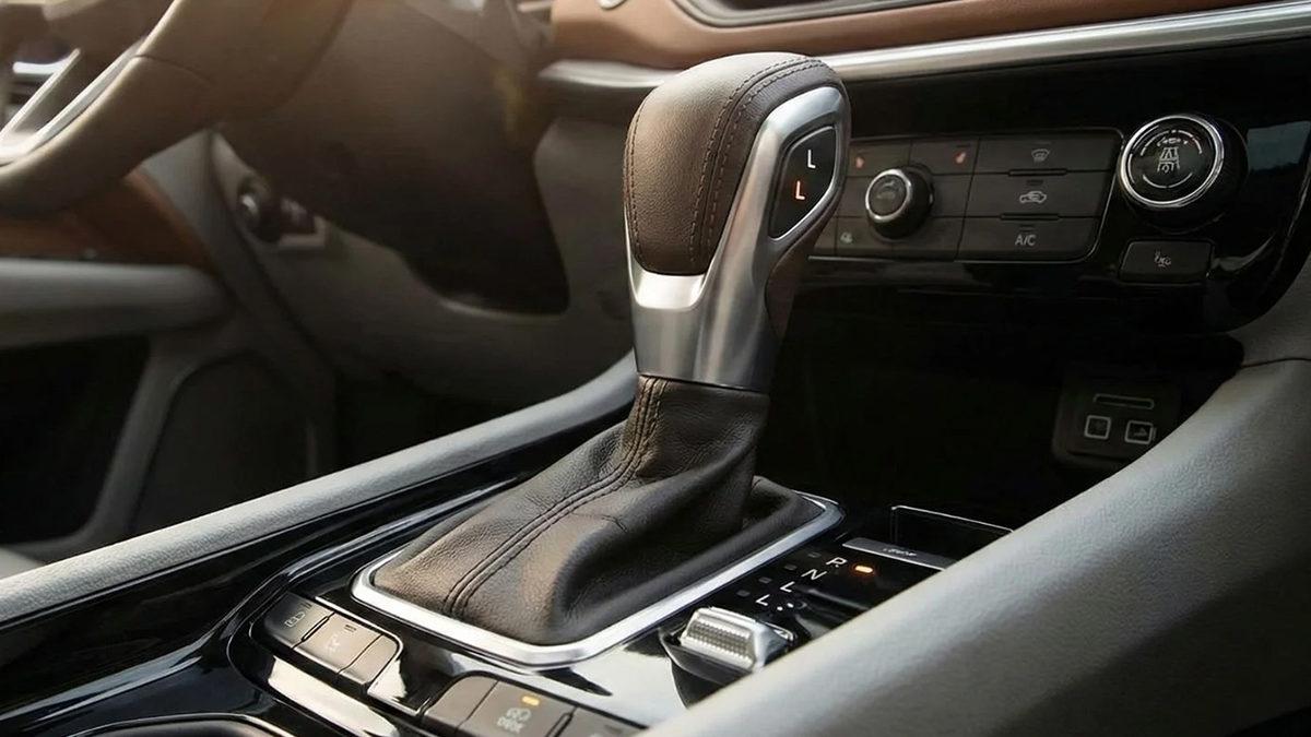 Meral Erden: Işıkta Beklerken Vites Durumu: D'mi N'me mi Neden Önemli Bir Tartışma? 3 Işıkta Beklerken Vites Durumu: D'mi N'me mi Neden Önemli Bir Tartışma?