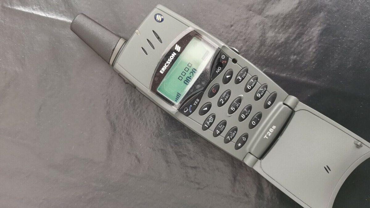 Meral Erden: Kapaklı Telefonların Altın Çağı: Unutulmaz Tasarımlar ve Efsane Modeller 2 Kapaklı Telefonların Altın Çağı: Unutulmaz Tasarımlar ve Efsane Modeller