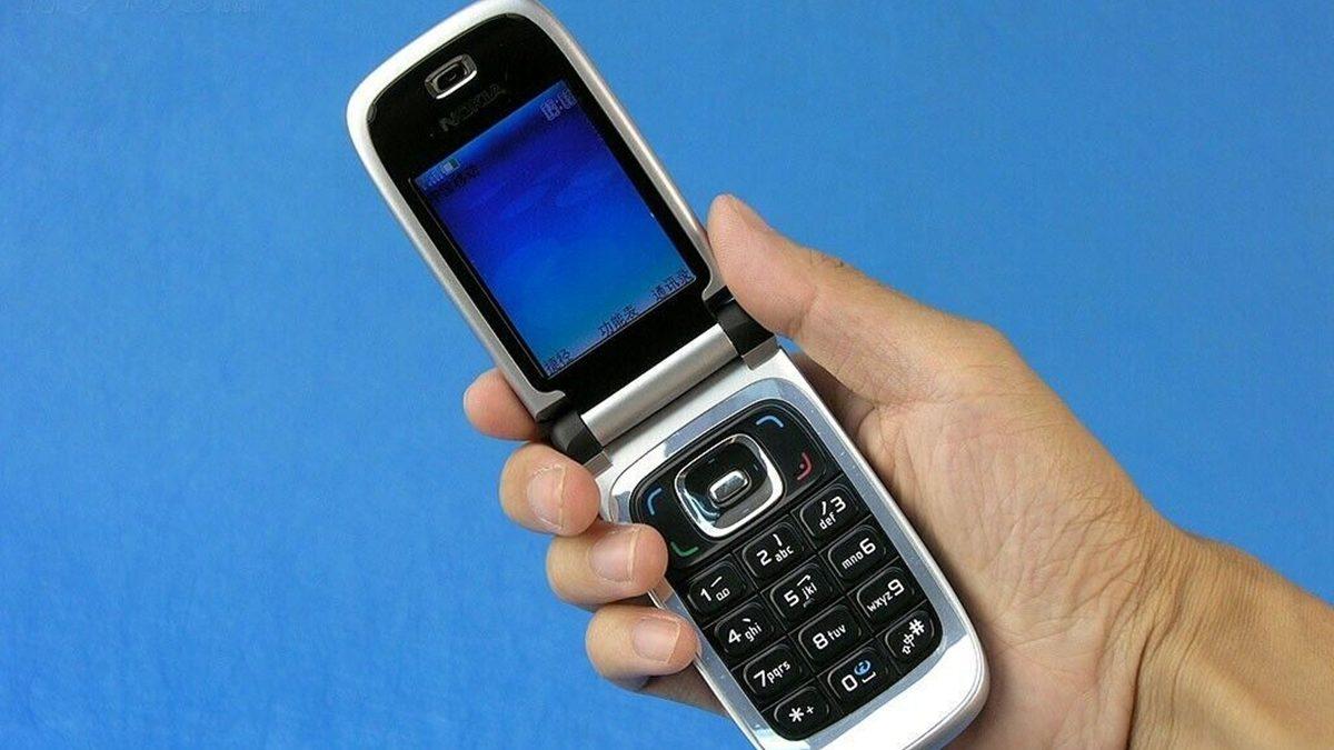 Meral Erden: Kapaklı Telefonların Altın Çağı: Unutulmaz Tasarımlar ve Efsane Modeller 4 Kapaklı Telefonların Altın Çağı: Unutulmaz Tasarımlar ve Efsane Modeller