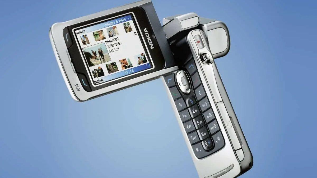 Meral Erden: Kapaklı Telefonların Altın Çağı: Unutulmaz Tasarımlar ve Efsane Modeller 7 Kapaklı Telefonların Altın Çağı: Unutulmaz Tasarımlar ve Efsane Modeller