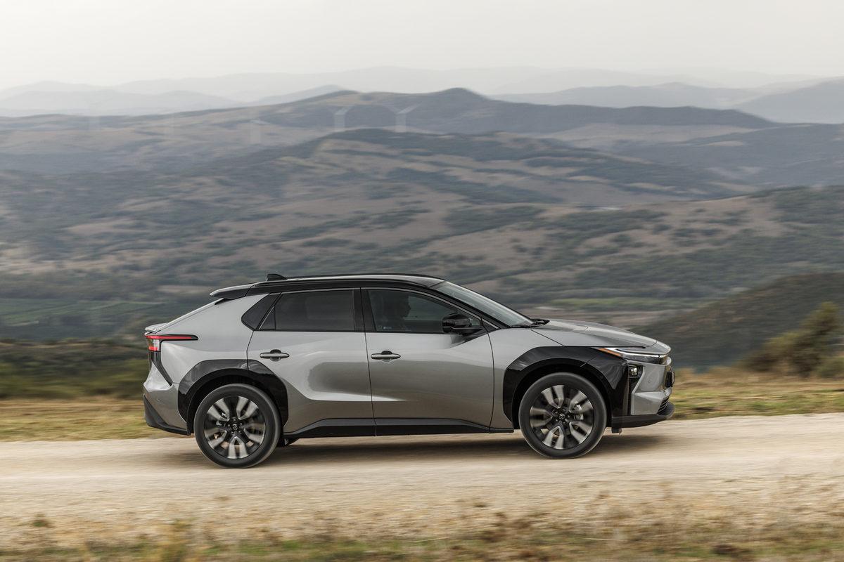 Toyota bZ4X: Yeni Makyajlı SUV Elektrifikasyonu ve Teknik Yenilikleri